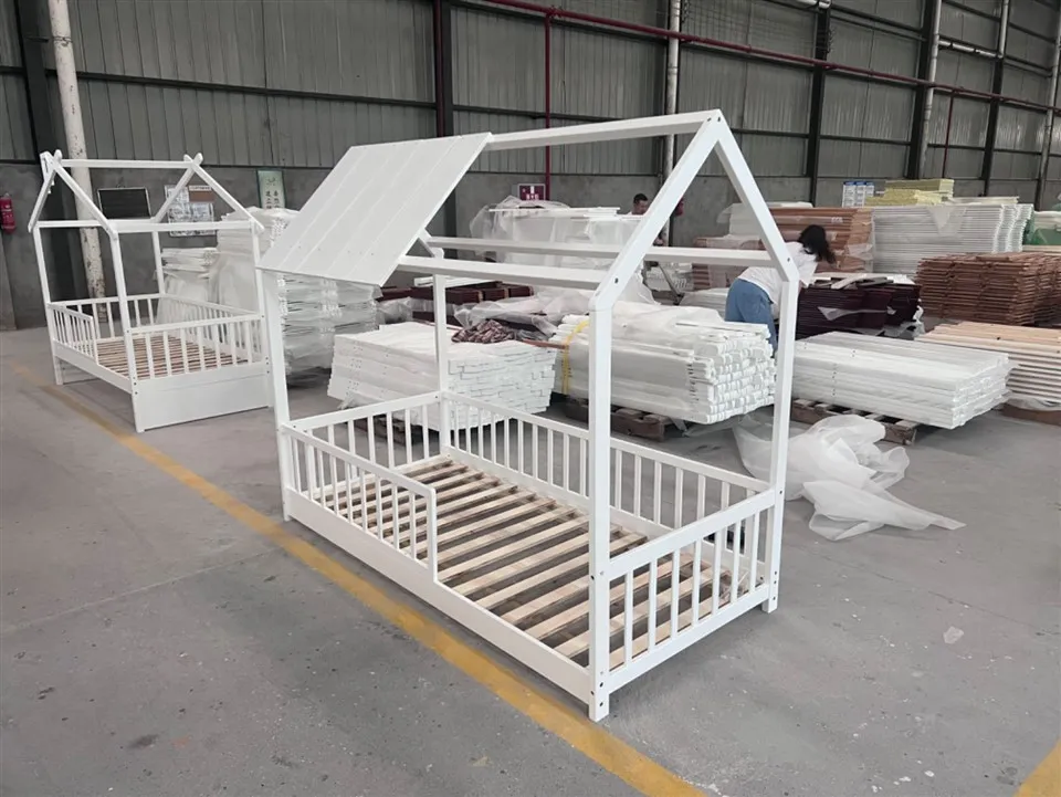 Vaikiška lova ant grindų